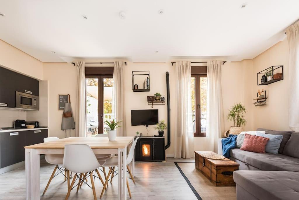 אלקאלה דה הנארס Atico Con Terraza Y Chimenea Junto A Universidad מראה חיצוני תמונה
