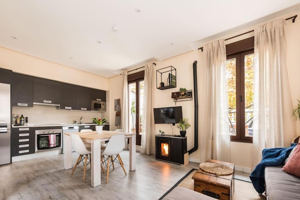 אלקאלה דה הנארס Atico Con Terraza Y Chimenea Junto A Universidad מראה חיצוני תמונה